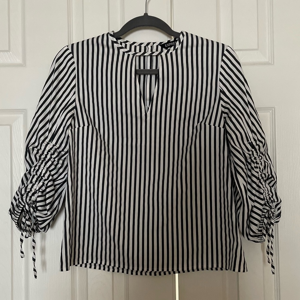 Express White And Black Striped Keyhole Ruched Puff Sleeve Top- Size S